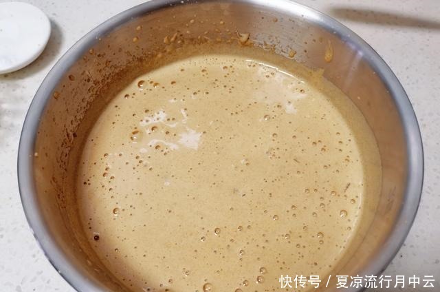 6个鸡蛋1碗红枣,轻松做出家人爱吃的枣糕,香甜绵软,一次成功