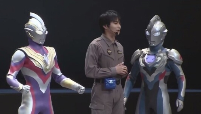 泽塔升华器|特利迦奥特曼:泽塔回归被封号,圣彰人为遥辉打造新装备!