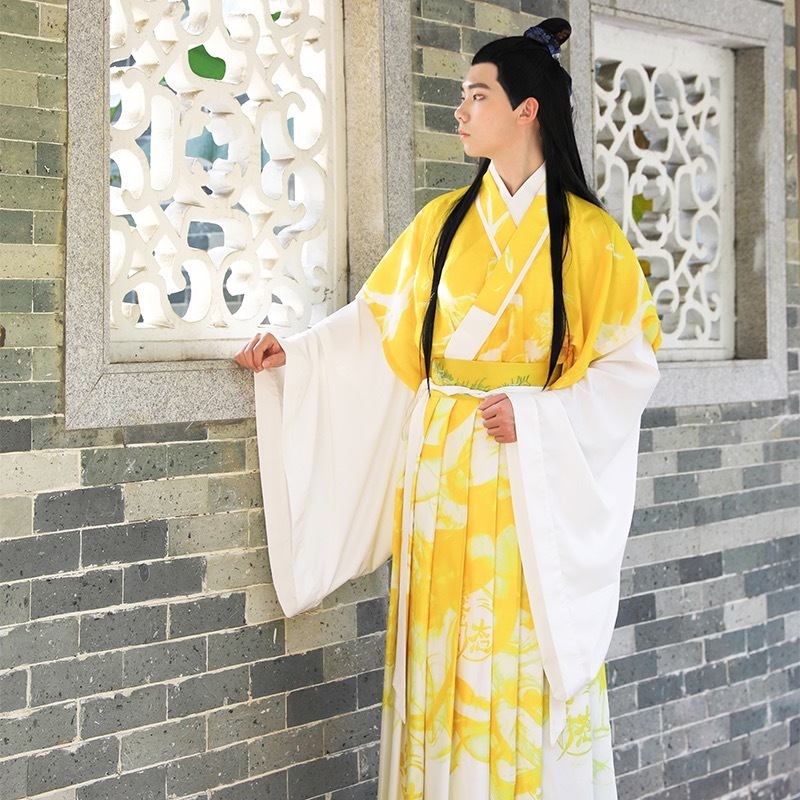 店家的设计真难理解,汉服做得奇奇怪怪,叫什么柠檬精,同袍:可以上春晚了