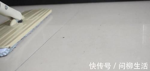 天天拖地还不干净？教你用一秘招，拖一次几天都很干净，太实用了