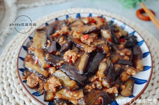 炒茄子时，多加1步，茄子不吃油不发黑，怎么炒都好吃