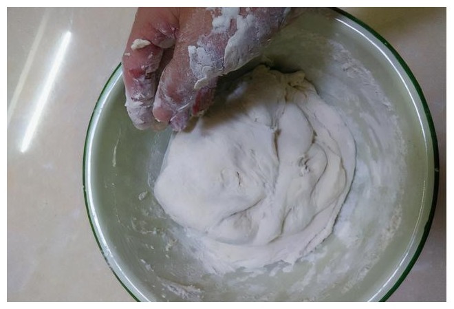 做包子时,切记不要只加酵母!多加“2白”,包子又白又香又筋道