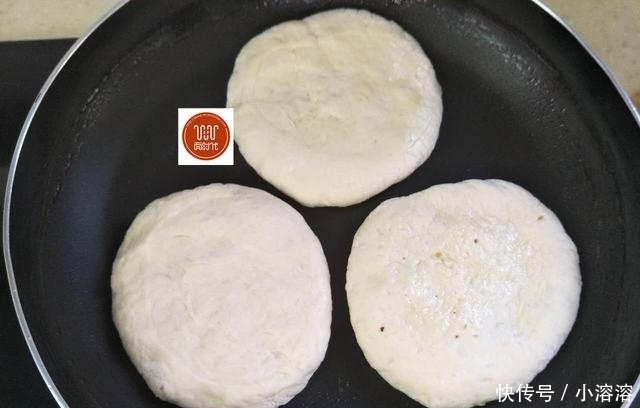 美食生活|发面烙饼,我有妙招,既省油又暄软,外酥里嫩凉了不会硬!