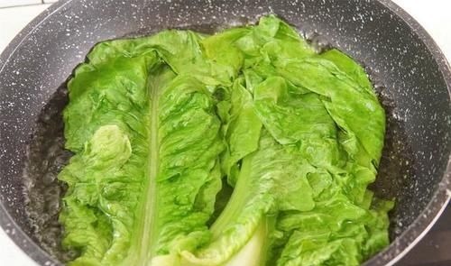 这菜浑身是宝,叶子别当垃圾扔了,营养集中在这,不懂吃可惜了