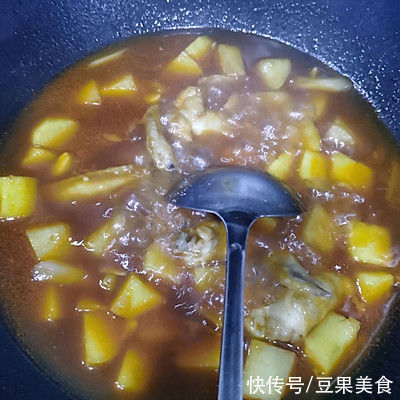 这是酱烧茄子焖土豆最正宗的做法,好吃到爆