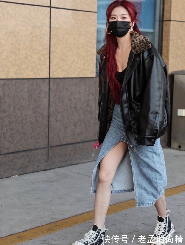 牛仔裙 牛仔单品怎么搭?搭对了大方减龄