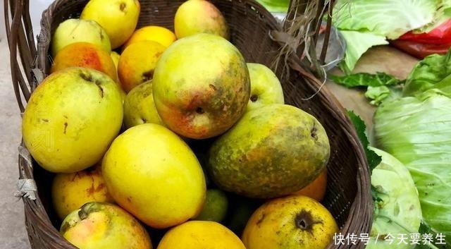 冬天，遇到这水果别手软，多买几个，能生吃能做菜，入口清爽开胃！