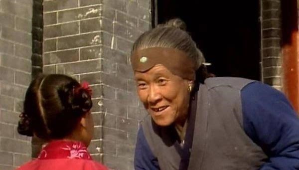 刘姥姥@红楼梦中, 刘姥姥进大观园, 闹出不少笑话, 真正看懂的人却不多