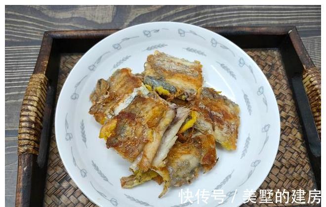 带鱼|煎带鱼时，别再放面粉了，教你多加2味，带鱼外酥里嫩