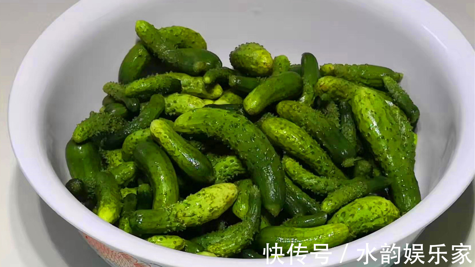 开胃|腌黄瓜好吃有秘诀，一天就能吃，香脆爽口又开胃，比吃肉还过瘾