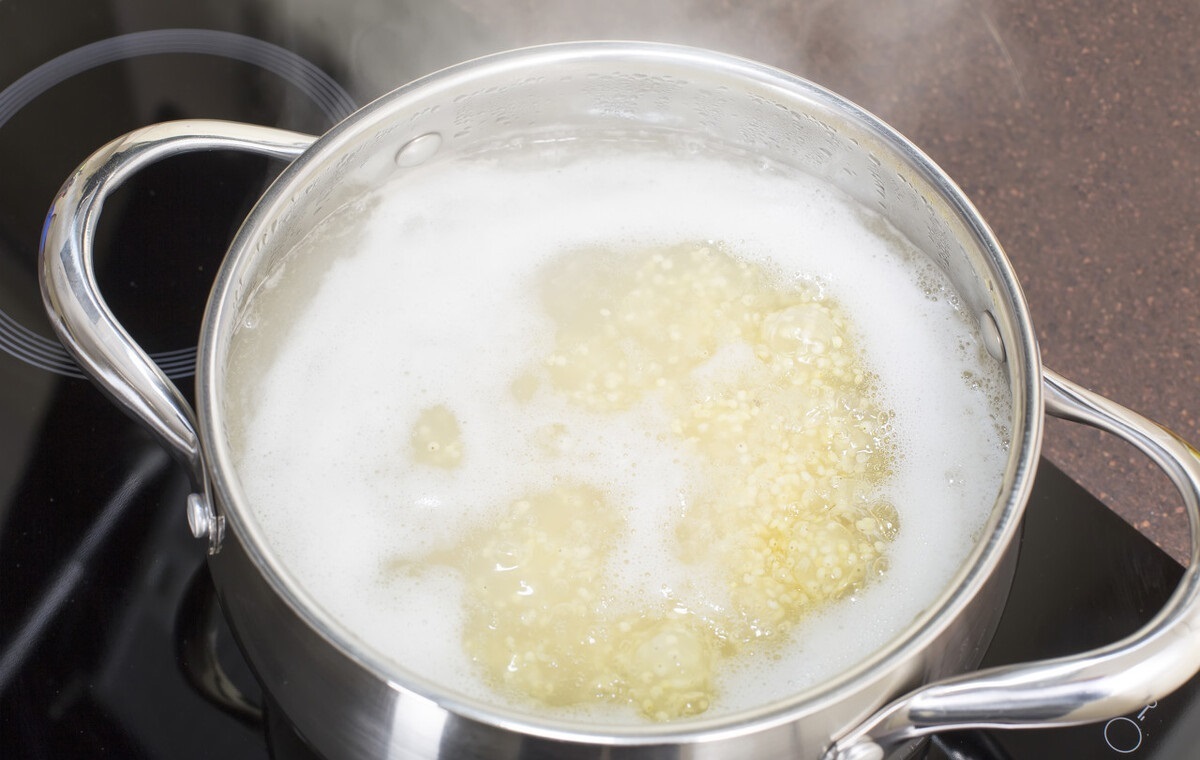 熬小米粥时，不要直接用水煮了，教你几个小诀窍，香浓黏稠更好喝