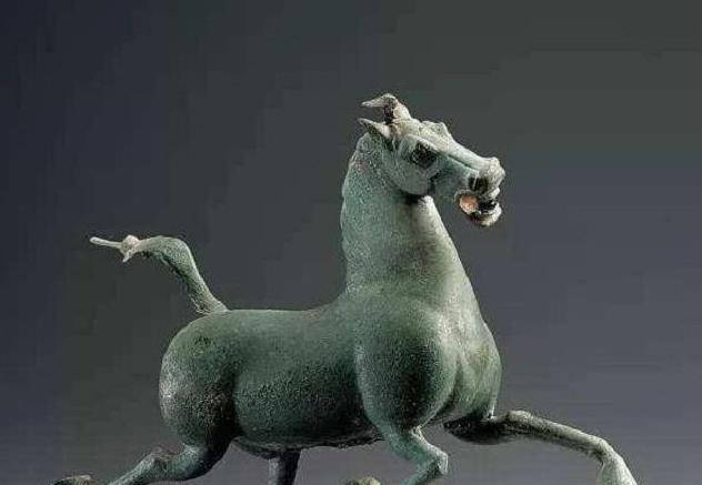 文物&“马踏飞燕”为何都是侧面照?当正面照曝光后,大家忍不住笑了