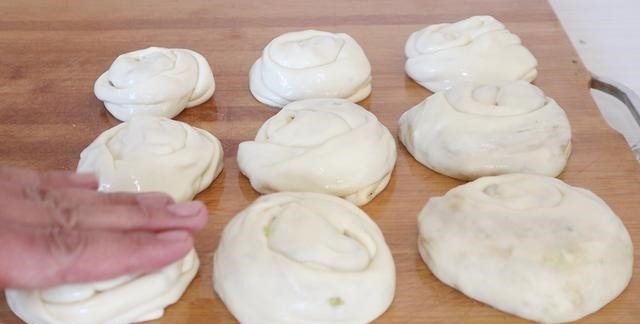 香掉牙的葱油饼教程来了，咬一口直掉渣，学会可以直接开店了，香！