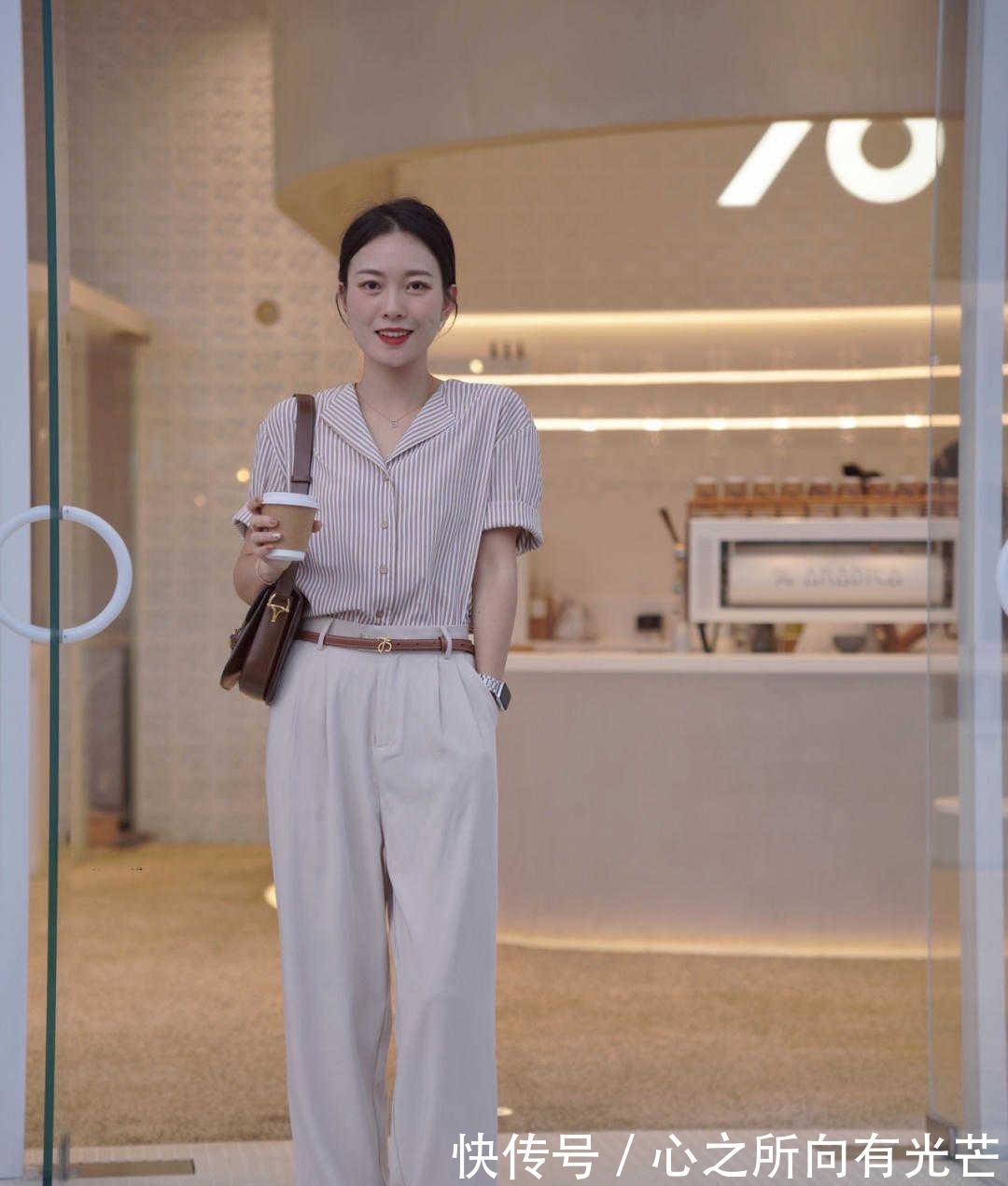 穿搭 秋天,衬衫的“高级穿法”是这样的,搭配西裤知性干练,洒脱利落