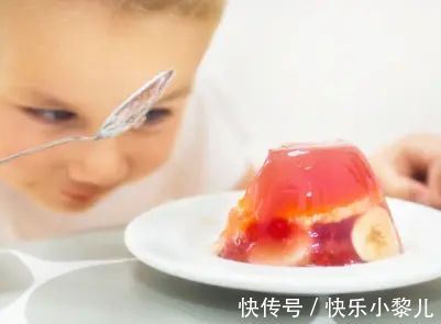 幸福|幸福来得太突然!宝爸醉酒后给女儿买零食,铺满整张床,女儿懵了