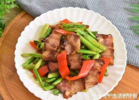 美食推荐腊肉炒芦笋,泡椒炒鸡胗,麻辣牛杂香锅,孜然烧烤土豆