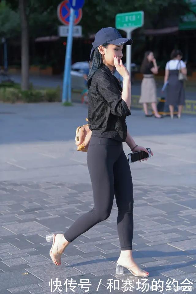 只存在于健身房你错了,穿健美裤逛街时髦又潮流,美翻了!
