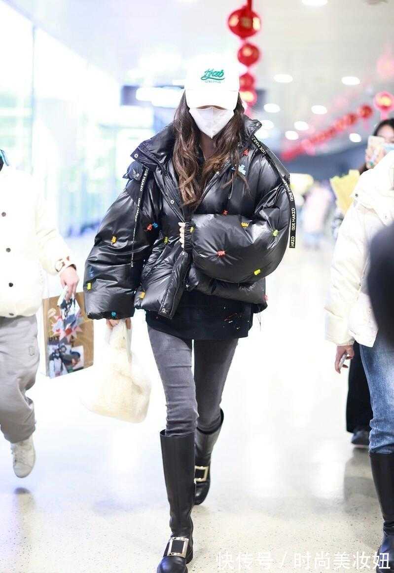 羽绒服|Angelababy也太瘦了吧!这么紧的裤子也撑不满,目测只有90斤