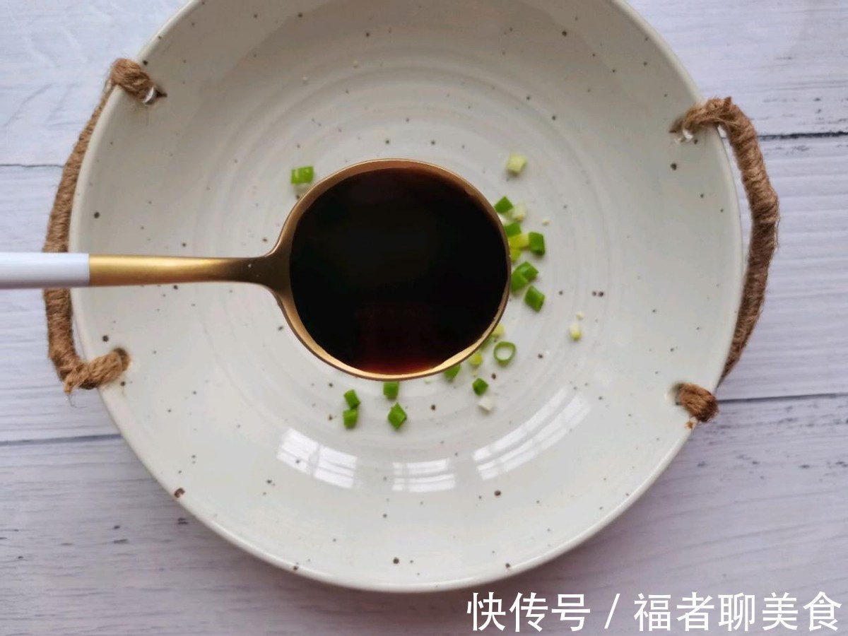 大碗|最简单的面条，直接做成清汤面，好吃还不油腻