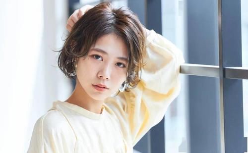 奶茶米棕or鲜艳橙红，给春天点颜色看看