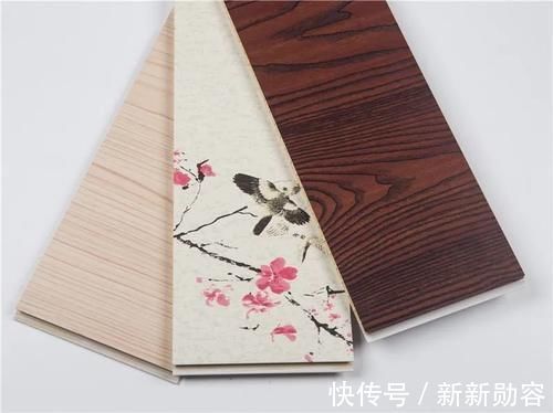 发霉|墙面还贴壁纸?不用几年就发霉了,如今流行用集成墙板,上档次