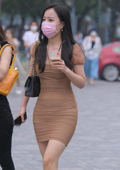 紧身褶皱连衣裙，紧身显身线，皱纹设计看起来显瘦