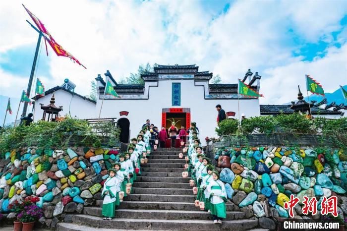 鞭春牛@千年习俗衍生新玩法 浙江衢州举办“云上·九华立春祭”