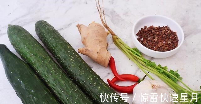 家常秘制腌黄瓜，做法简单，鲜香美味嘎嘣脆！