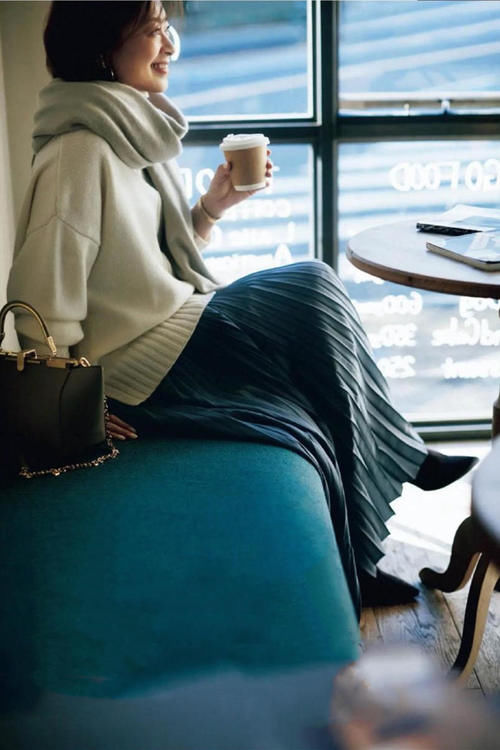 梨形身材的中年女人，尽量少穿长裤，学日本阿姨穿裙子，真优雅