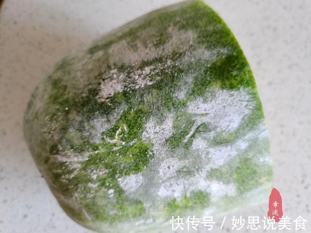 试试我这个馅料的包子，冬瓜粒粒分明，肉香味美让你食欲大开