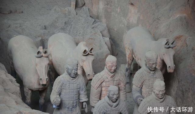 明白|为何秦始皇用“朕”做专属代称,史学家将“朕”拆开你就明白了