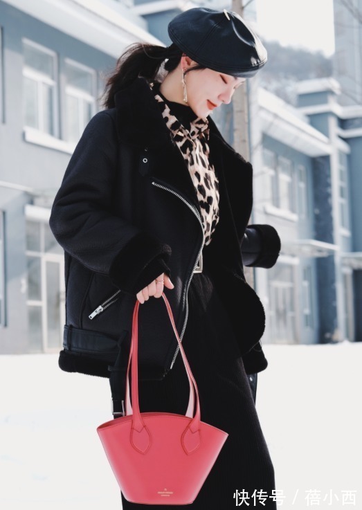 半身裙 冬季穿搭要有女人味,试试“毛茸茸的外套”,精致与温柔感都有了