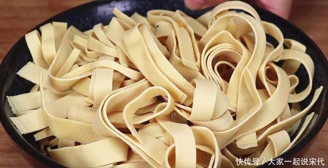 豆腐皮这样做实在太好吃了，吃一次就念念不忘，全家都爱吃