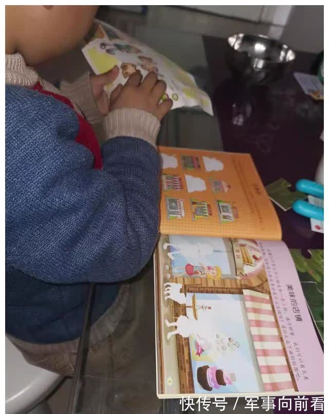 贴画|退休教师婆婆帮带娃,每天让孩子玩,上学后孩子表现出超强专注力