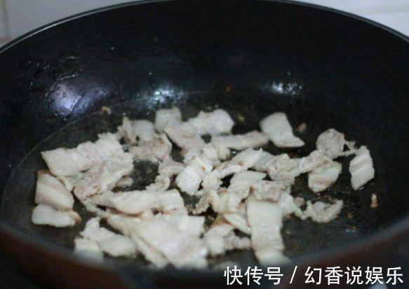 炒花菜的第一步不是焯水,只要这一步,花菜又香又脆,十分下饭