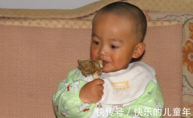 积食|吃一口相当吃7个塑料瓶,还有家长喜爱喂娃吃,医生:愚蠢!