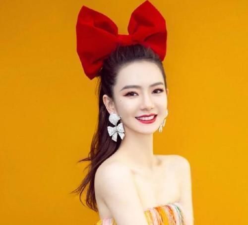 |搞笑外国人:长头发和长指甲的小烦恼!方便或美丽