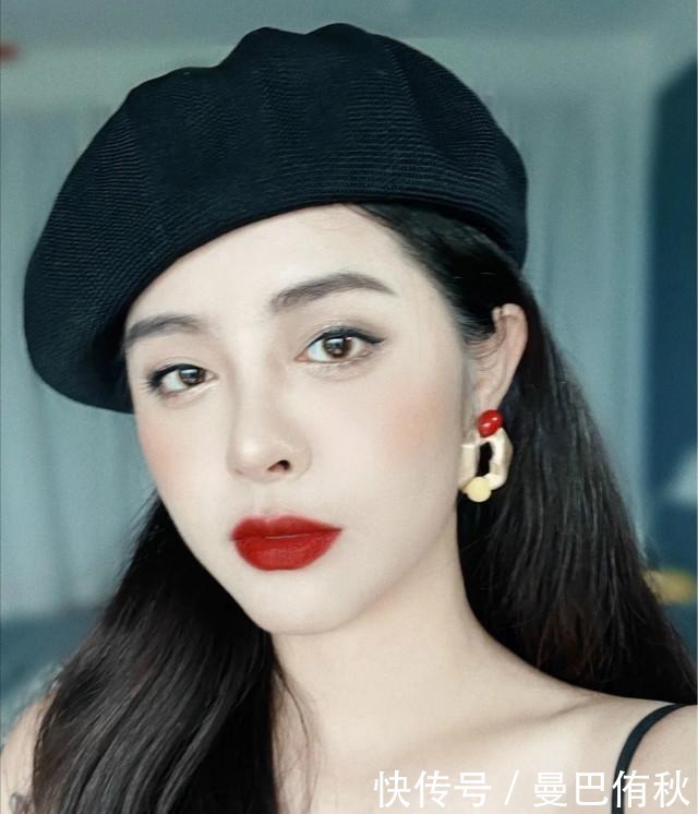 女生|“头包脸”的女生有多好看?不管是戴帽子还是眼镜,都洋气显脸小