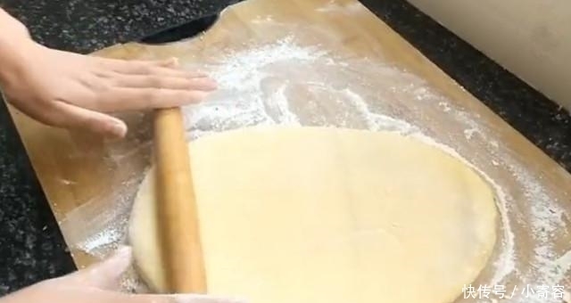  玉米面|玉米面最新做法，简单卷一卷，再上锅蒸一下，做好比面包还好吃！