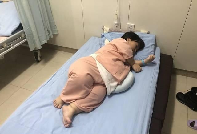 韦春兰|90厘米“袖珍”女孩拼命生娃,孩子出生后,全家却高兴不起来