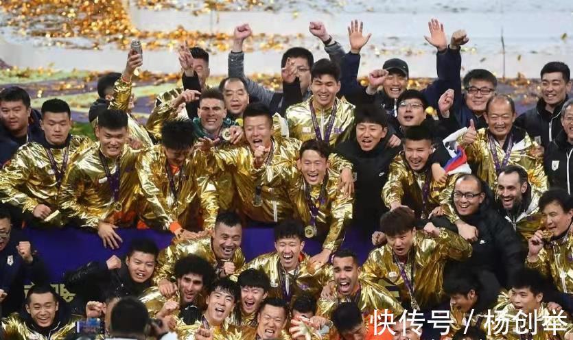 徐新|牛气!鲁能官方用“香蕉皮”给8号打马赛克!他提前被官宣离队