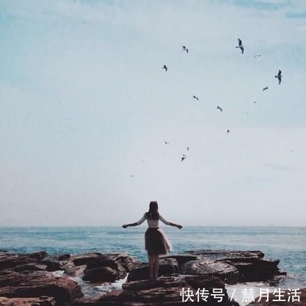 野钓河鱼拉的正爽，忽然来个黑漂拉上来的大货，让小莫兴奋又惧怕