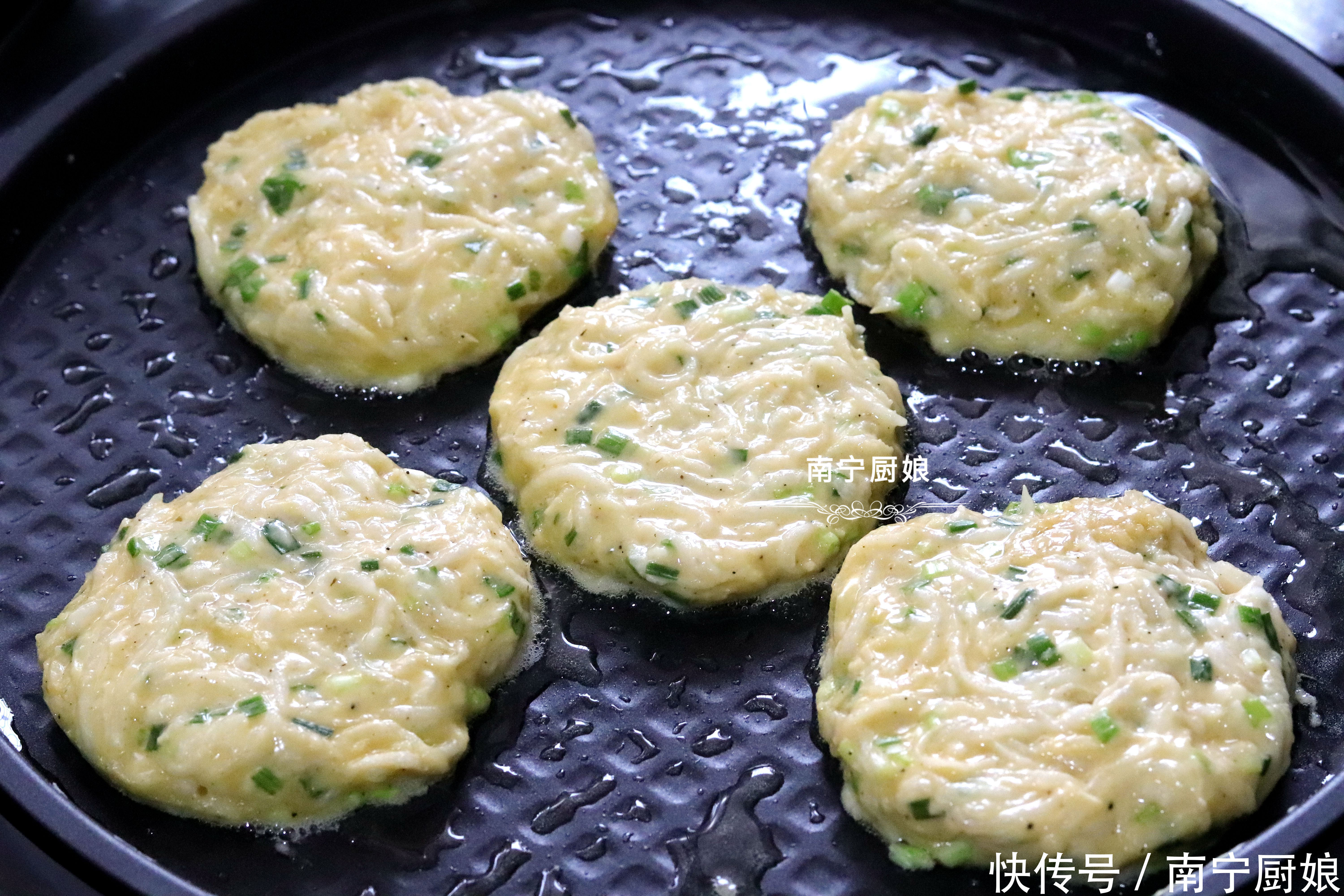 白萝卜|2个鸡蛋、半根白萝卜，只需10分钟，就能做出一顿香喷喷的早餐