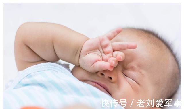 醒来|给宝宝喂夜奶,4种危险的动作你还在做吗?别坑娃也坑了自己