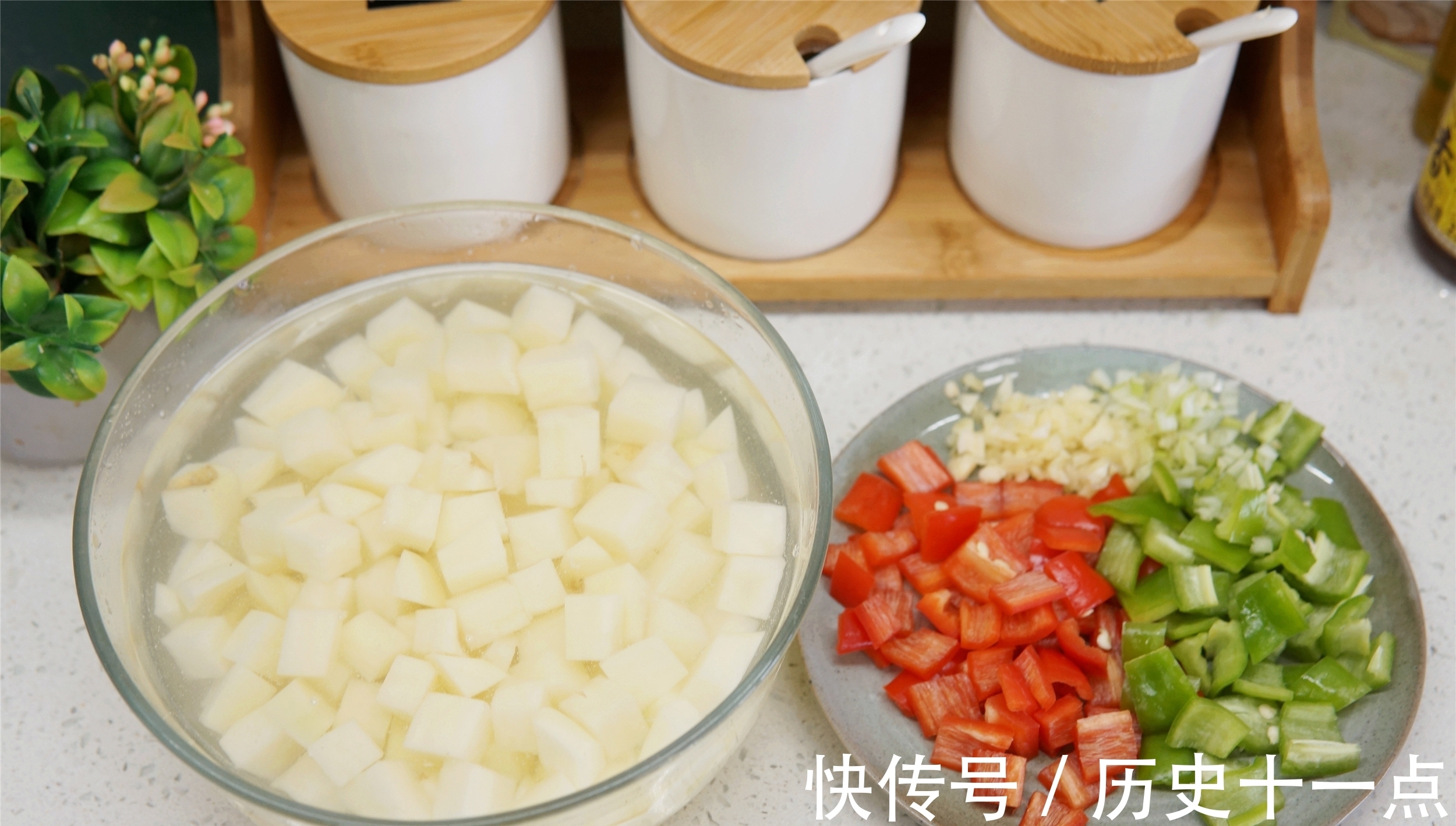 调味料|夏秋换季,土豆的最佳吃法,“贴秋膘”很营养,秋季下饭好菜