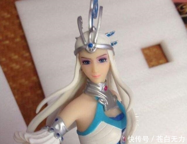 月儿|网友1万买元雪女和少司命手办，没比过父母100元的月儿手办