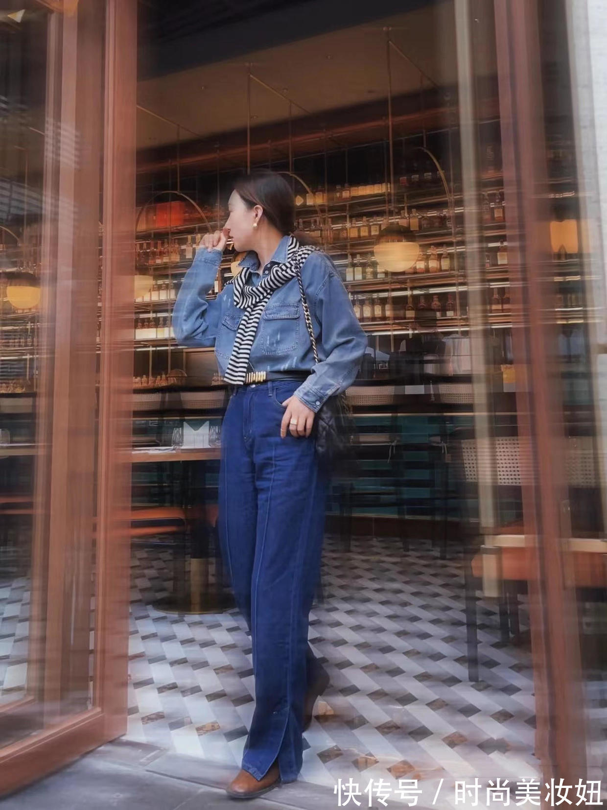 时髦|冬季内搭别选针织衫了,“牛仔衬衫”才是真时髦,百搭减龄又洋气