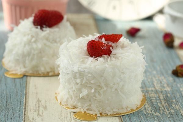 十分钟快手菜详细步骤｜雪白椰丝蛋糕，比外卖强