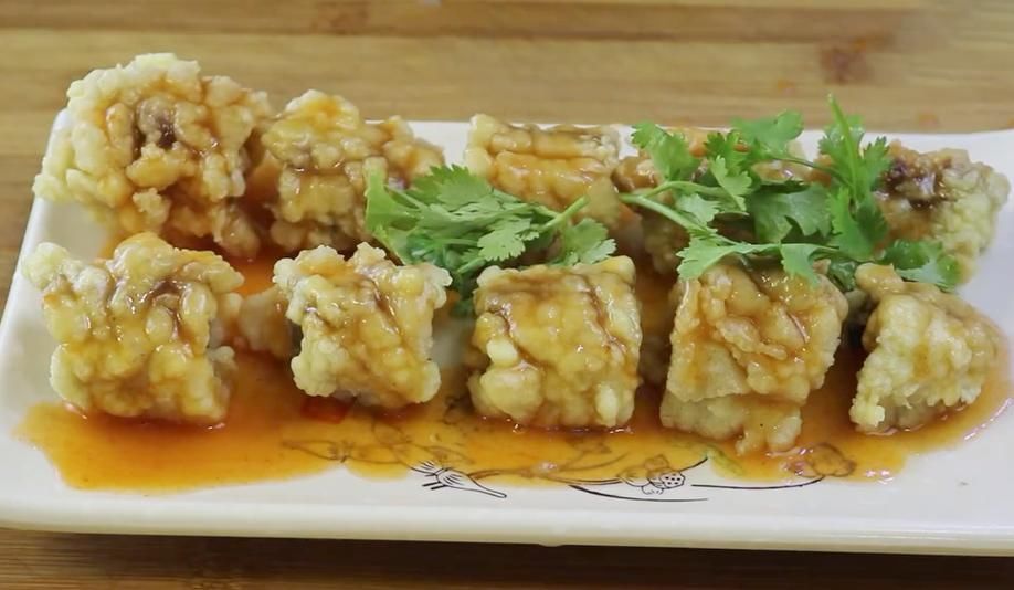 鱼肉|草鱼新吃法,淋上糖醋汁,外酥里嫩,酸甜美味,好吃到停不下来