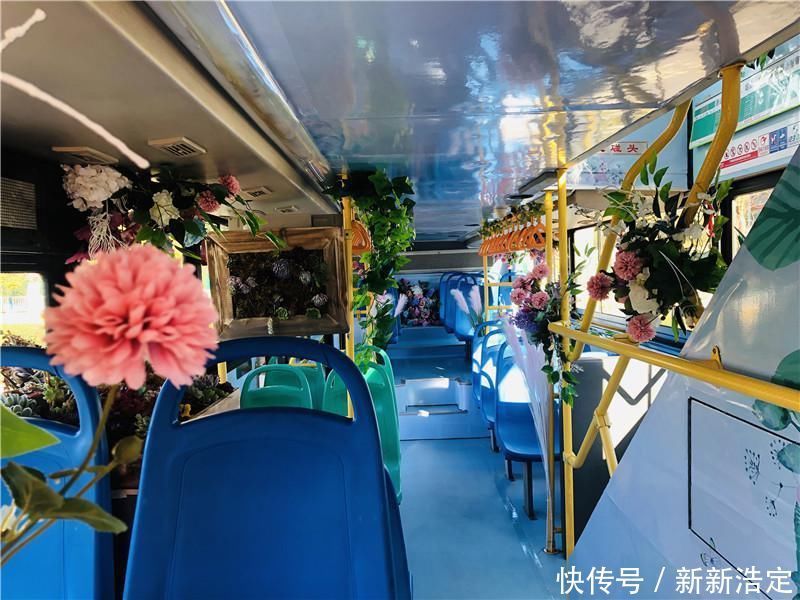 一路繁花似锦 呈贡游1路公交车盛装出发